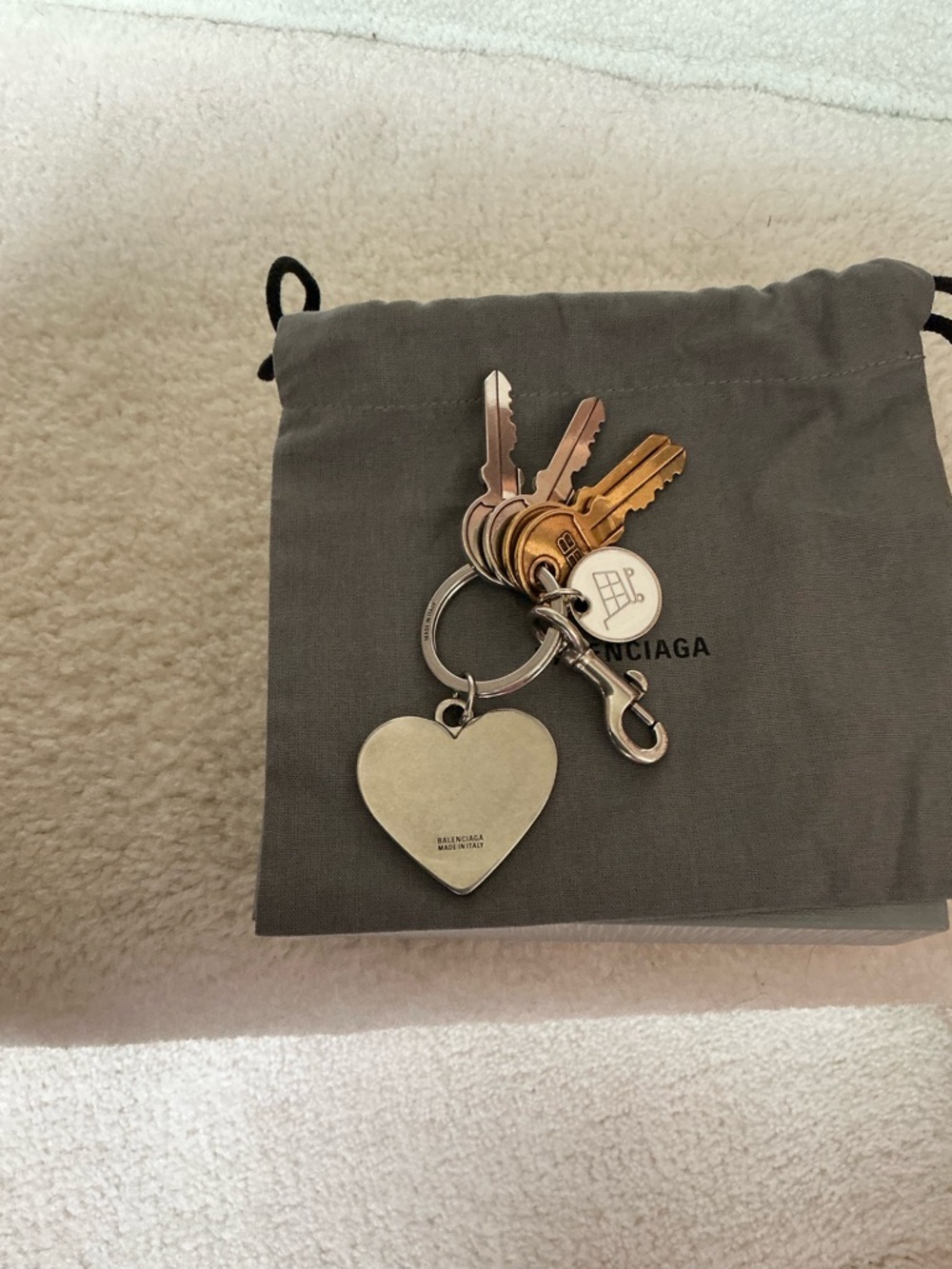 BEAUTIFUL BALENCIAGA HEART CAT EMBELLISHED KEYCHAIN KEYRING BAG CHARM - Picture 14 of 16